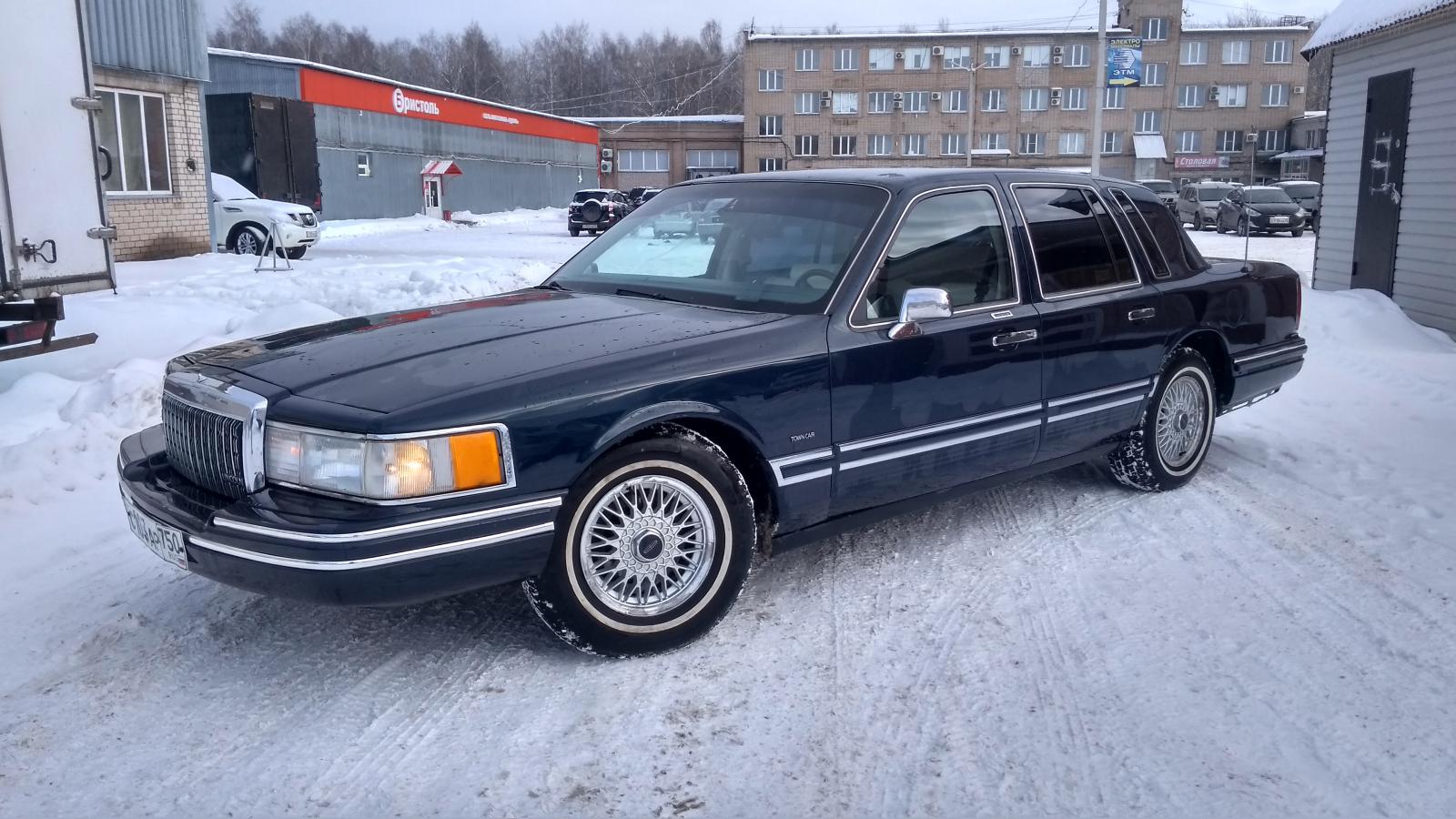 Lincoln town car 2